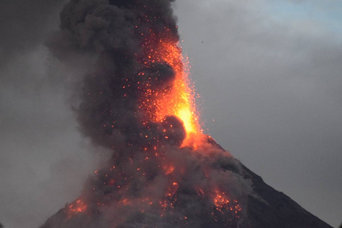 Powinno już dojść do erupcji tego wulkanu, ale coś ją powstrzymuje