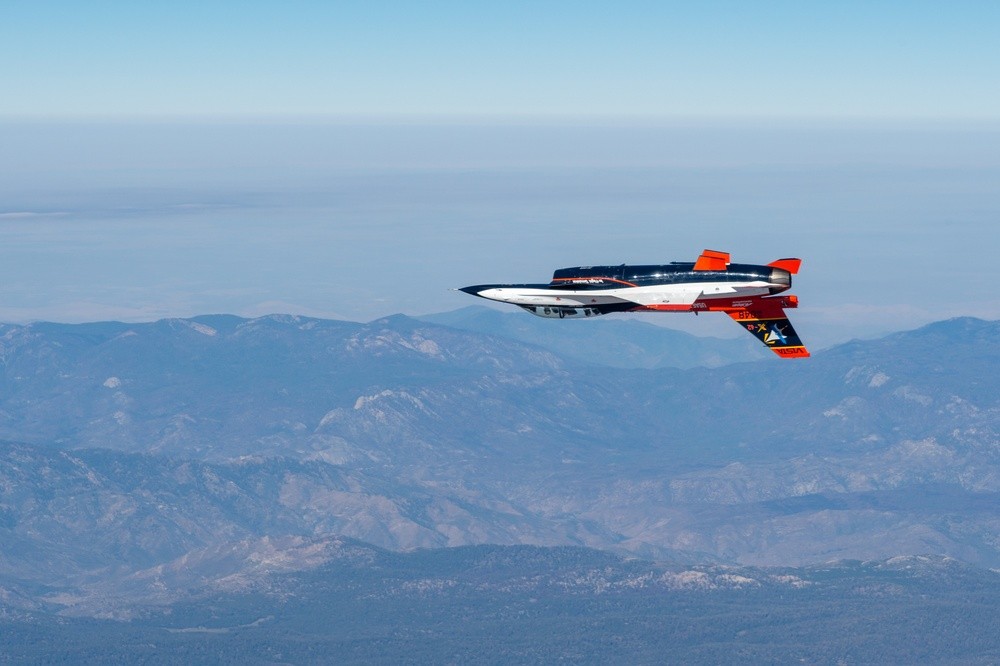 X-62A, czyli zmodyfikowany F-16, podczas testu /Fot. DARPA
